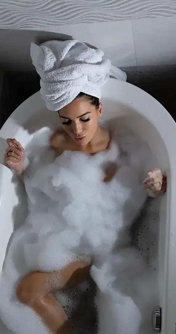 Média public — Manonmarsault : « Le moment de la journée que je préfère 🛁😊 » (MYM)