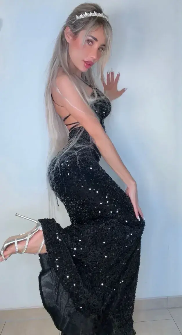 Schönen guten Morgen, gefällt Dir das Kleid an mir oder würdest Du es lieber schnell loswerden wollen? 🥰🥵#highheels #blonde #milf