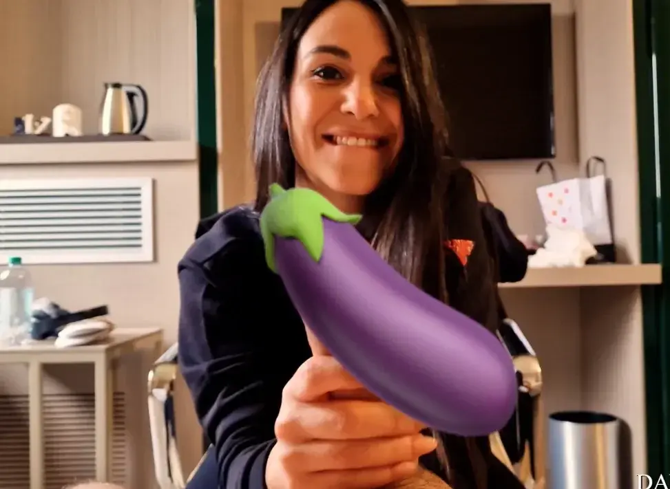 Leak & nude MYM — danikamorivip : « Je pourrais te faire jouir en 10 minutes comme lui 💦 » (MYM)