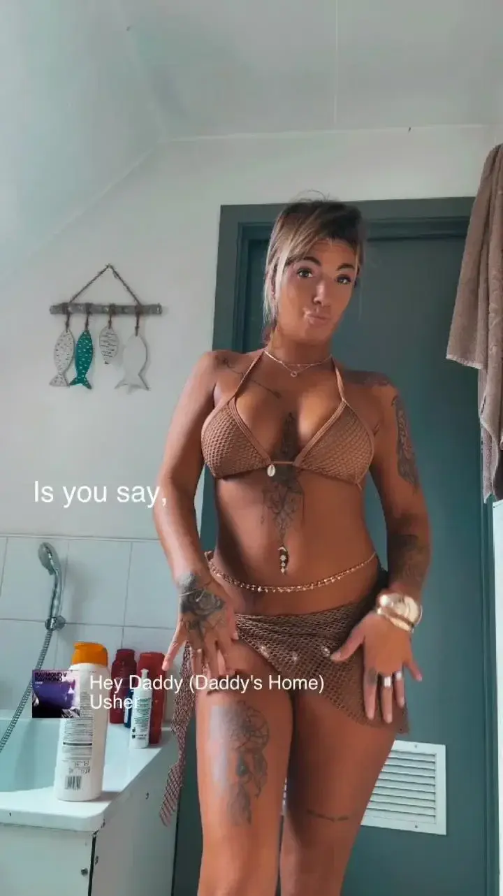 Leak & nude MYM — Albabella15 : « 🔥🔥🔥🫠🤐Abonne toi si t'en demande plus🎉🎉🔥 » (MYM)