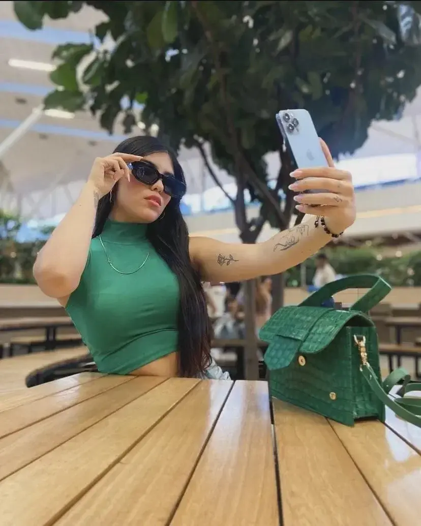 Qui me prend en photo ?