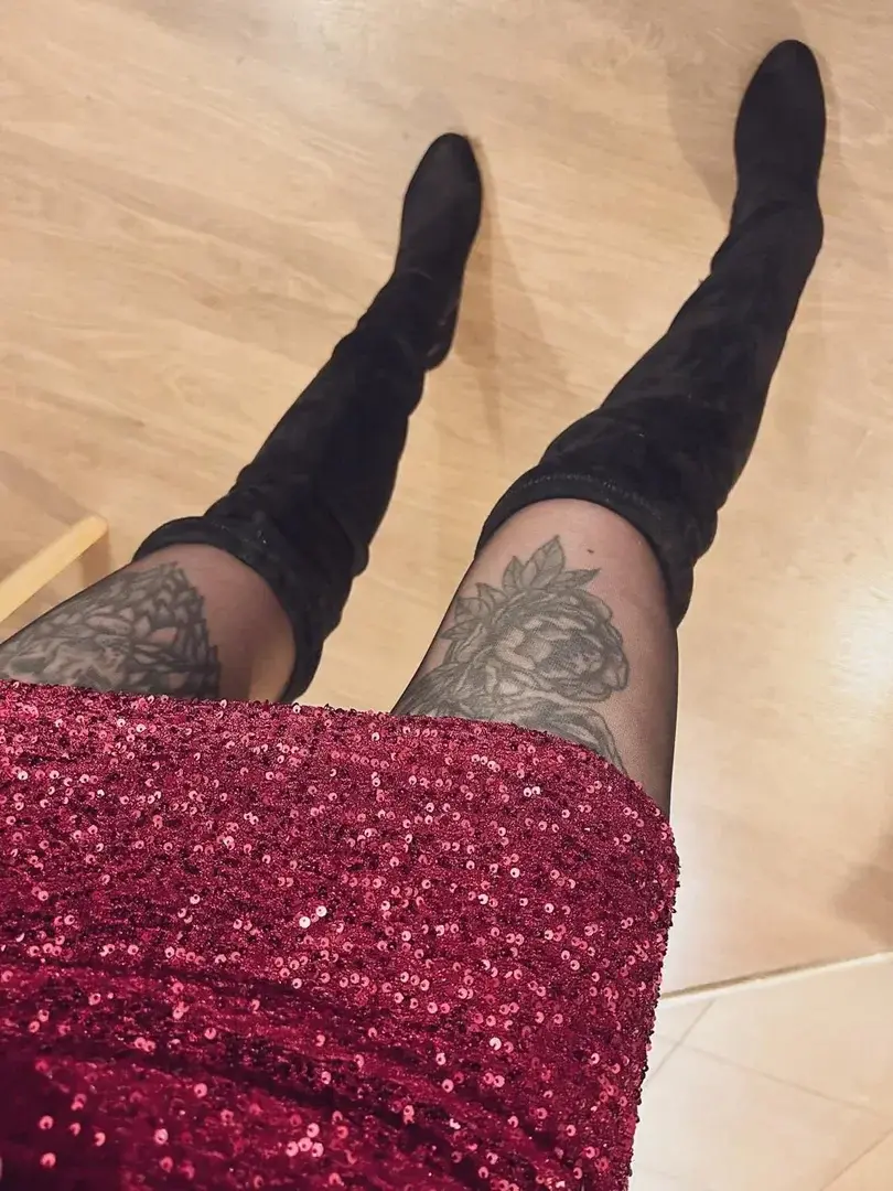 Alors cette petite robe à paillettes ? ✨#ootd #tattoo #inkedgirl #hotgirl