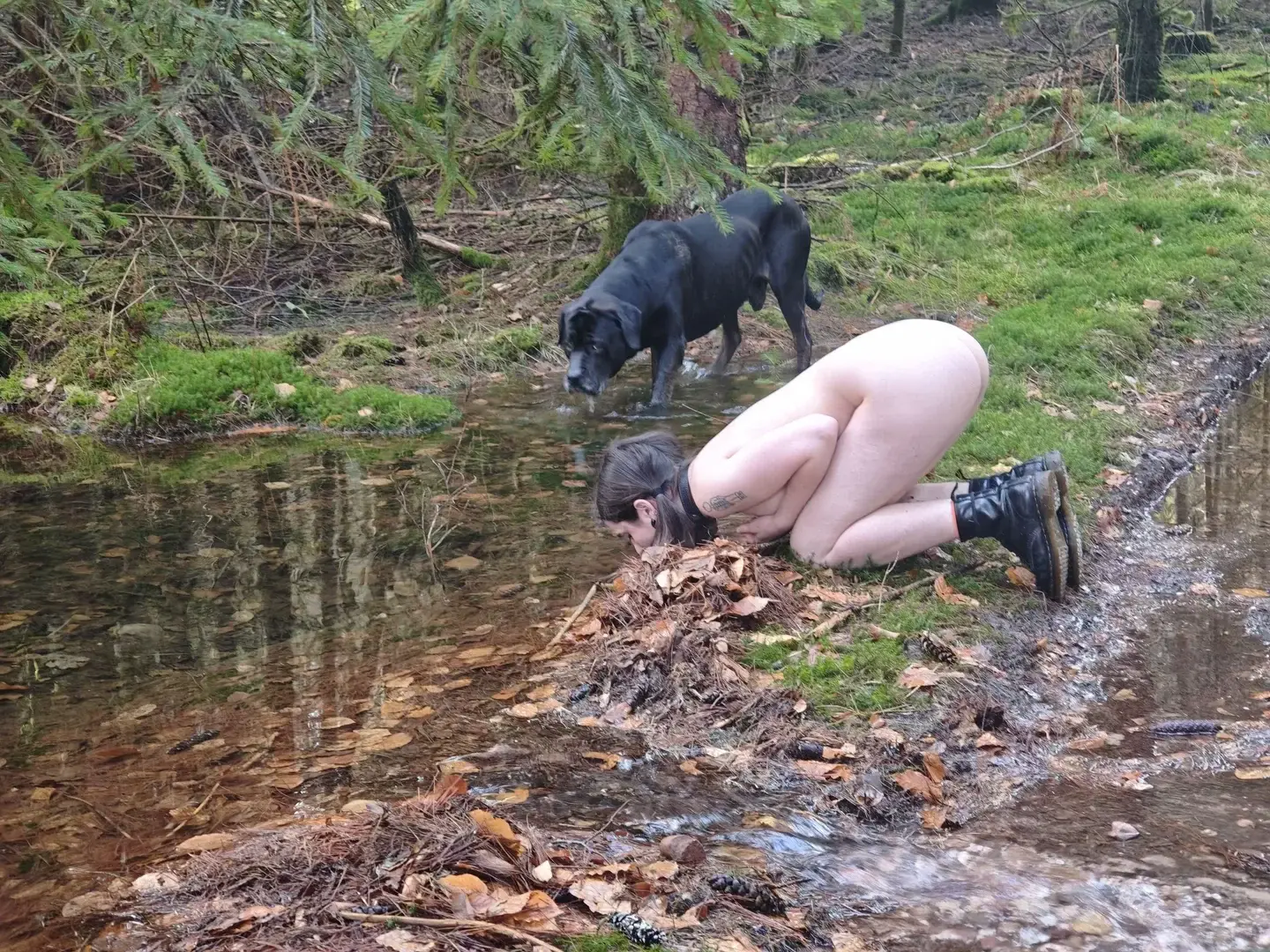 Leak & nude MYM — Dameluciferia : « Courir nu dans les bois ça donne soif ! 🐕☀️ » (MYM)