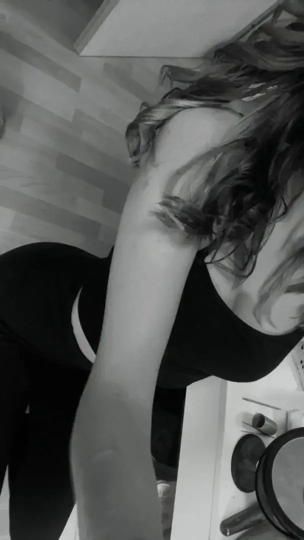 Leak & nude 2 — Calvinkleinmadchen