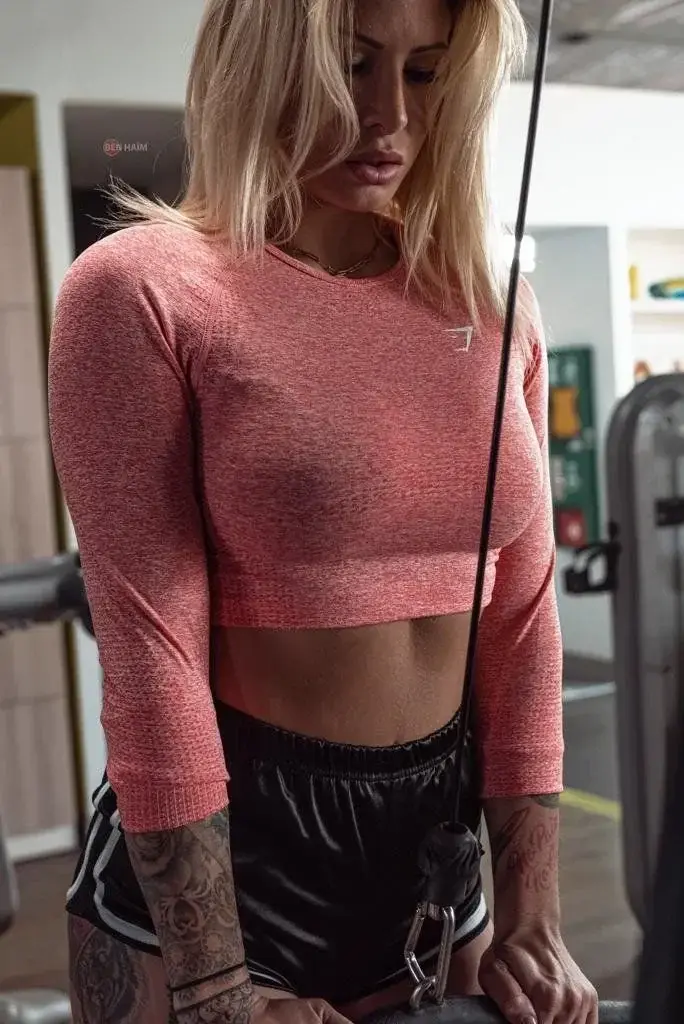 Un peu de sport 😏 J’ai un petit teaser vidéo en privé  #sport#girl#sexy#fatal