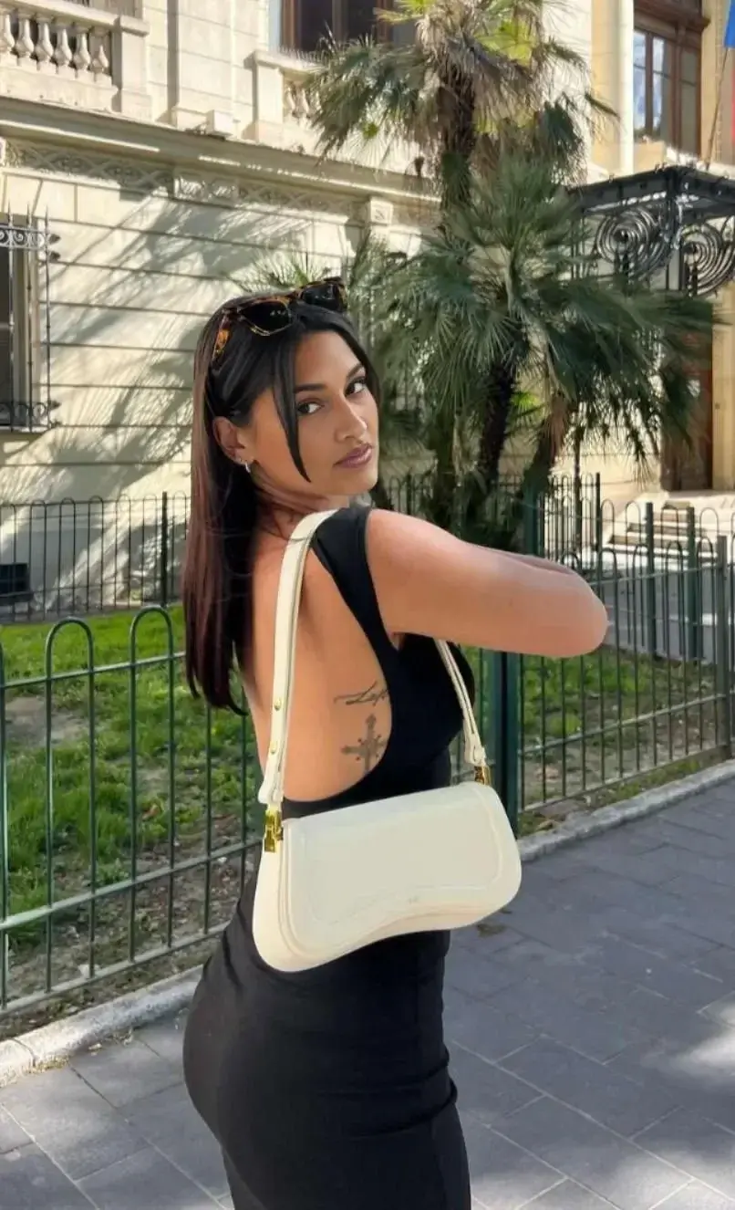 Coucou mes chatons vous avez passez une bonne journée ? 😏💋 ce soir j’ai faim 😋vous allez avoir des surprises mes abonnés 🫣T’attend quoi pour t’abonner et découvrir mon monde chaton 😏❤️