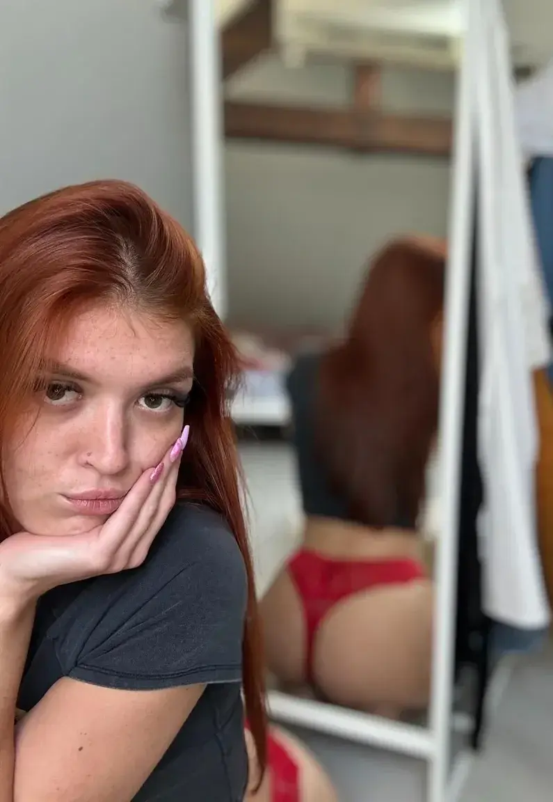 Leak & nude MYM — zeliee_ : « Abo Gratuit à vie.. tu me rejoins ? 🌙 » (MYM)