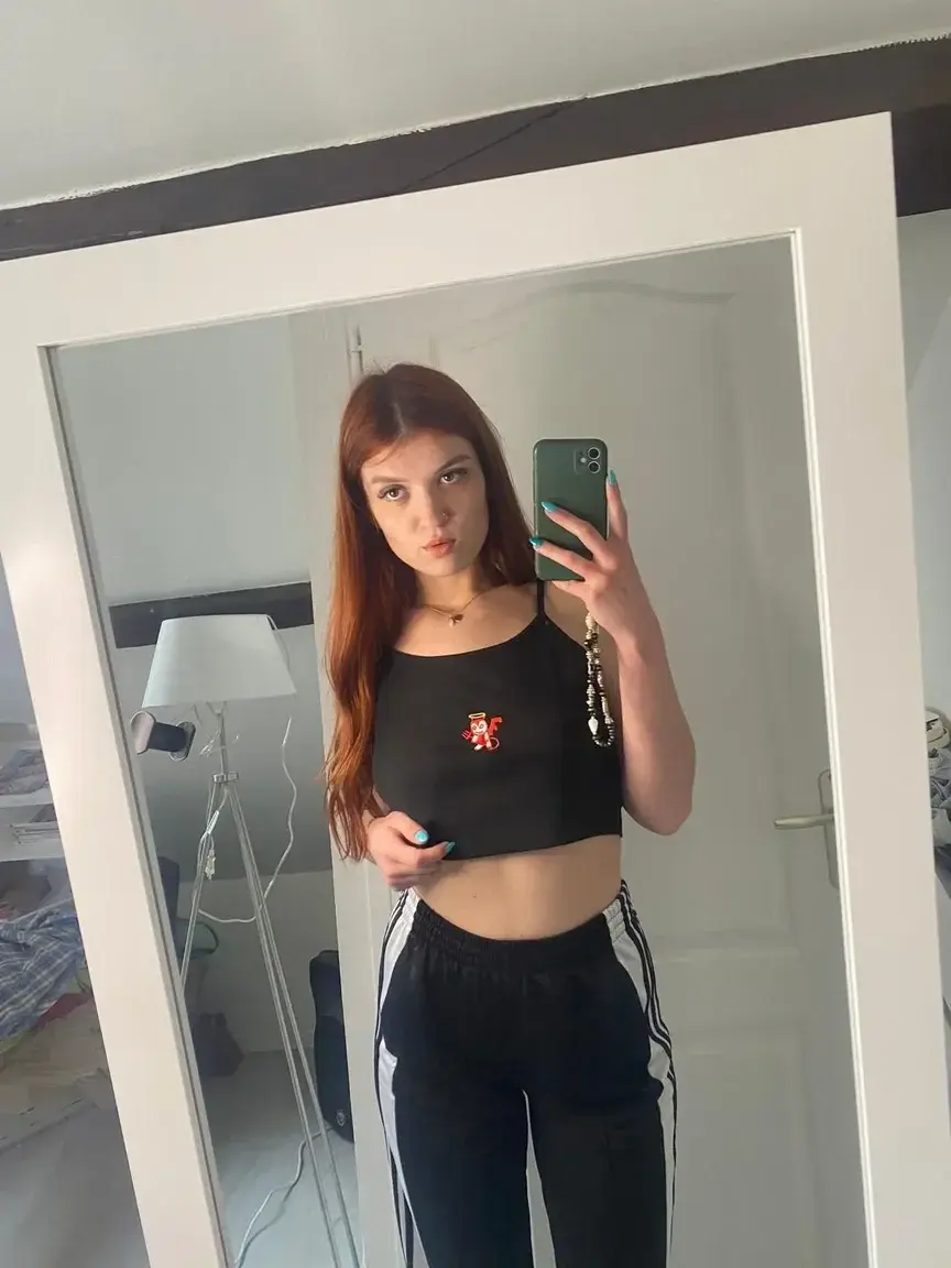 Leak & nude MYM — zeliee_ : « Abo Gratuit à vie.. tu me rejoins ? 🌙 » (MYM)