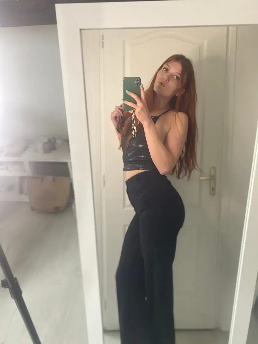 Leak & nude MYM — zeliee_ : « Abo Gratuit à vie.. tu me rejoins ? 🌙 » (MYM)