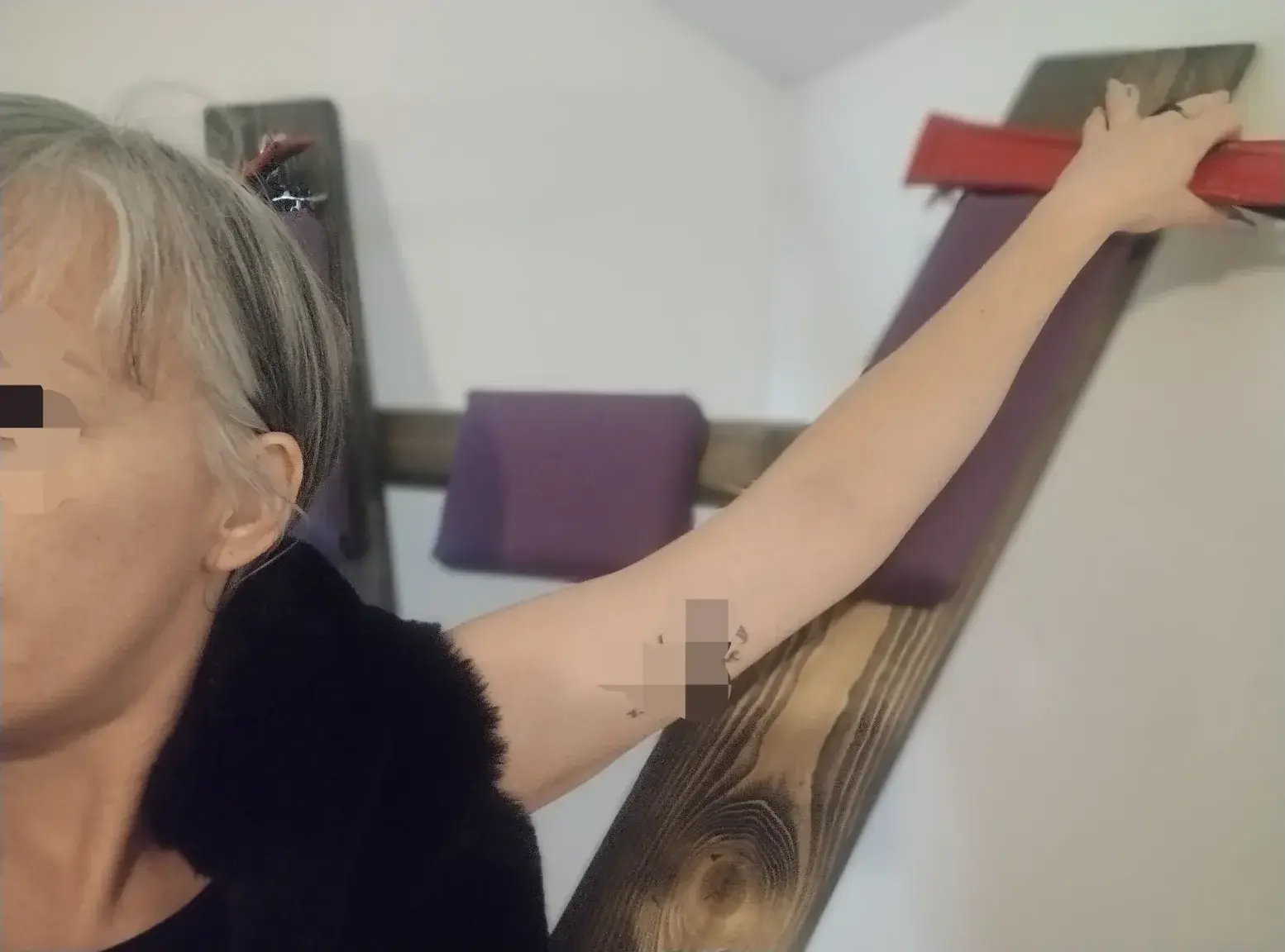 J'adore ma croix de Saint André, pour me voir tout entière abonne toi ou demande moi une photo ou vidéo en privé