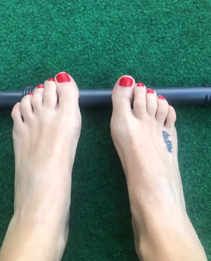 Leak & nude 1 — Feetgirl_lover