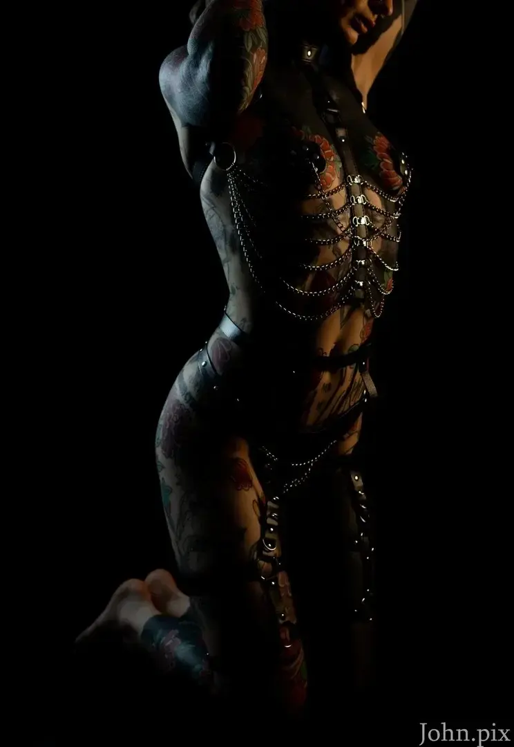 #bodysuit #japanese #traditional #inkedwoman #tattooedmodel #inkedgirl #boomboom #boule #fetish #chain #leather #cuir #tattoo #inked #inkedmagasine #shibari #kimono