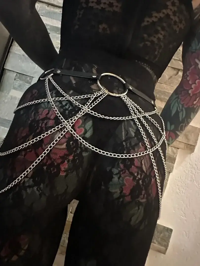 Va falloir faire monter les followers pour faire monter la température… invités tes potes pour pouvoir avoir accès à plus 😘