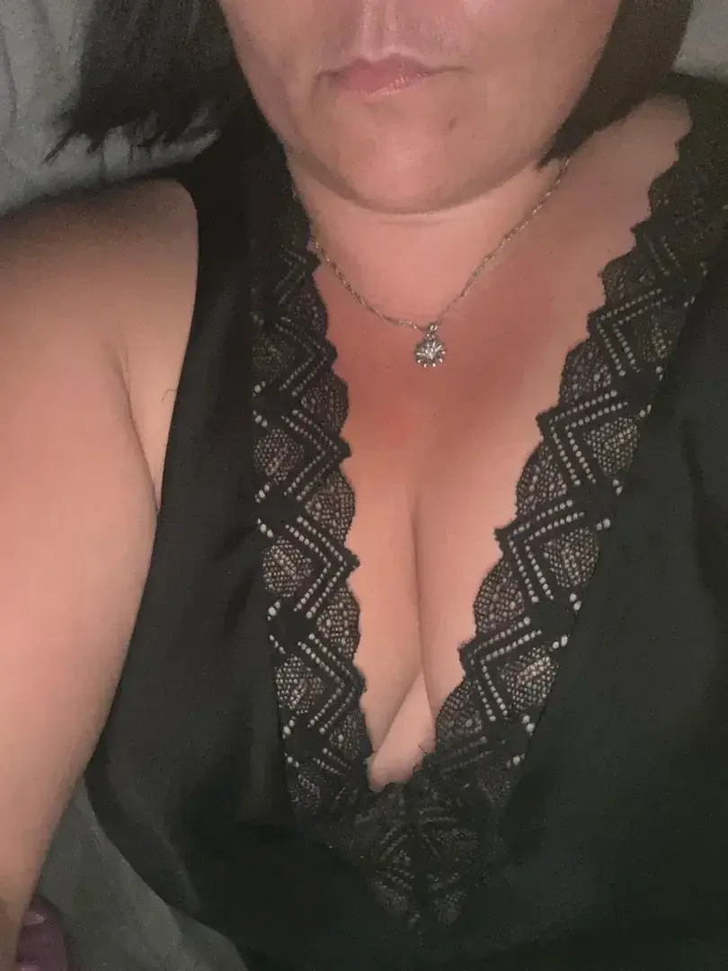 Qu’il fait bon de s’allonger sur le canapé… mes seins libres !!!