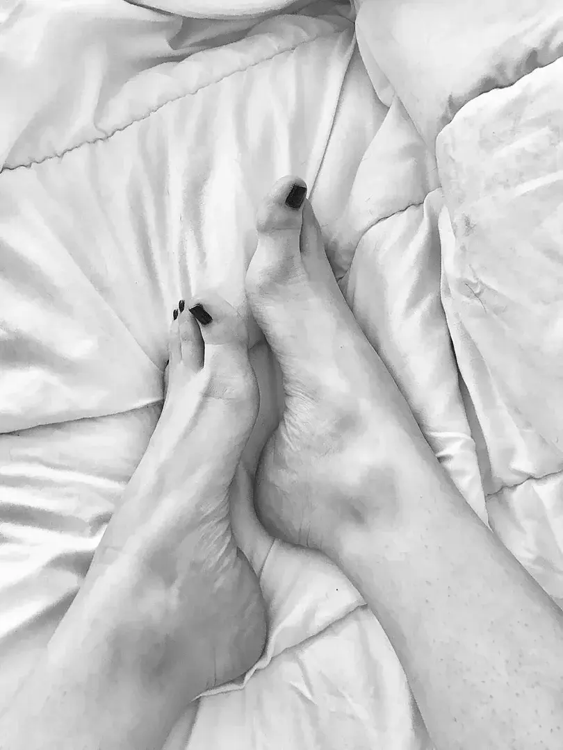 Leak & nude 4 — Feet-fetish-pix