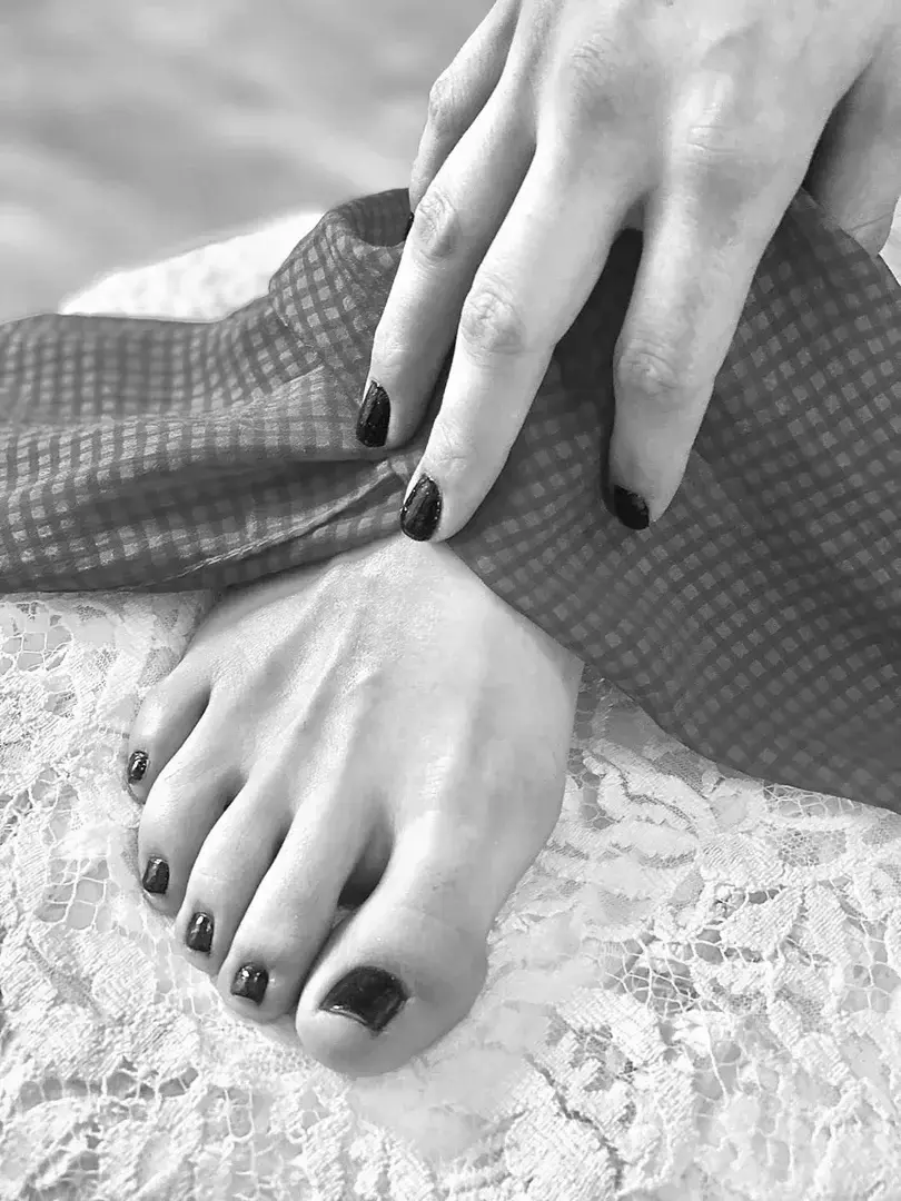 Leak & nude 5 — Feet-fetish-pix