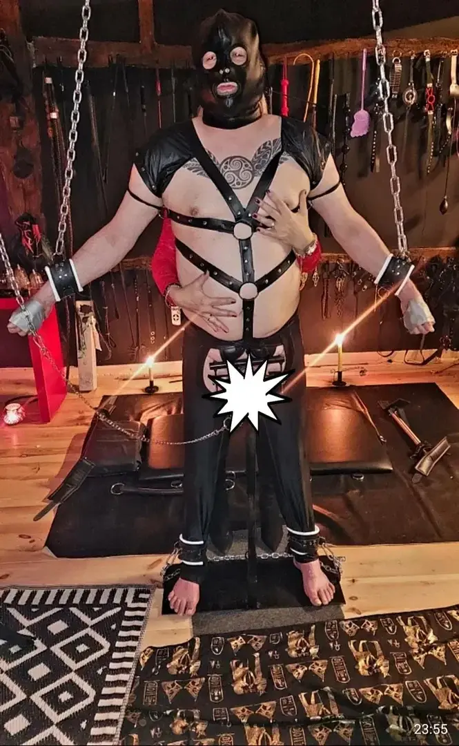 Une contrainte pour mon soumis très docile..Suis moi pour du contenu exclusif des mes sessionsVidéos soft ou hard#bdsm #domination #soumission #dominatrice