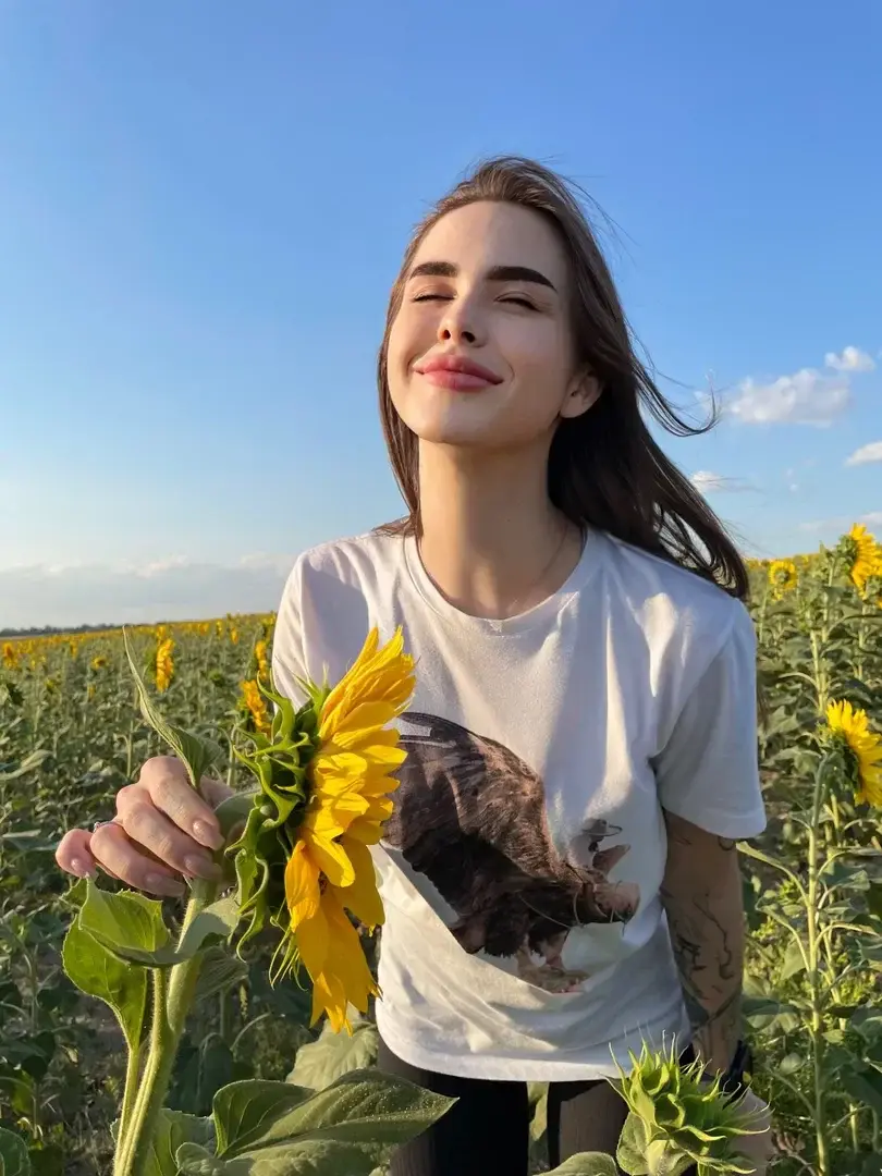 Leak public de Onlyjade — « C'est en discutant avec toi que j'ai ce sourire aux lèvres😋 » (nude) sur MYM