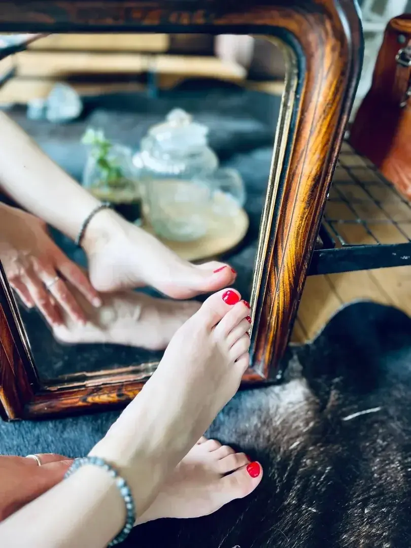 Leak & nude 1 — O_pied_de_la_lettre