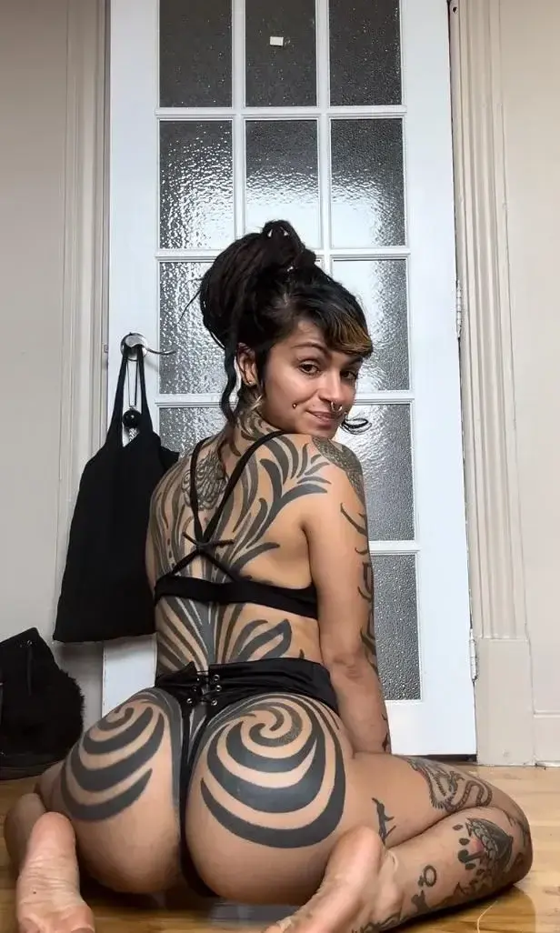 Leak & nude 1 — Beanlilmung