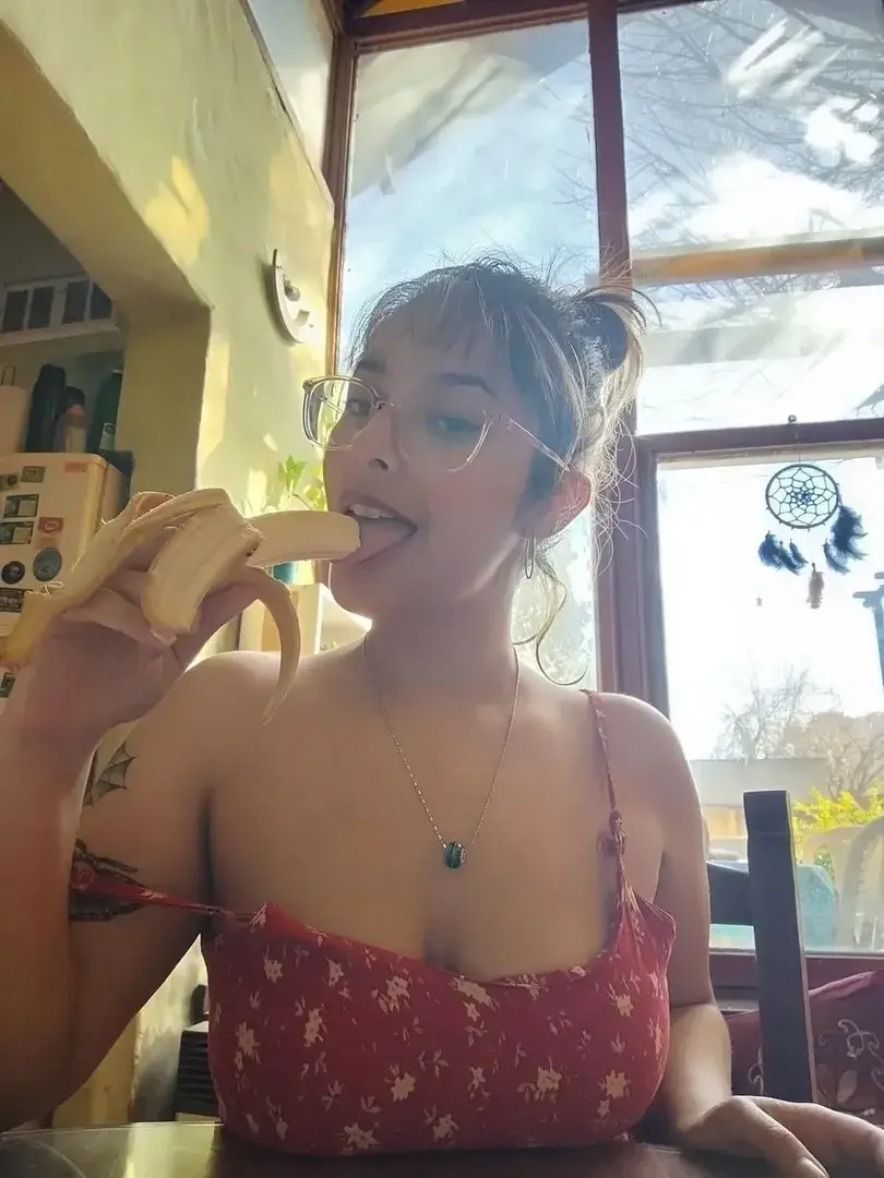 Leak public de Rosaasld — « description de la photo » (nude) sur MYM