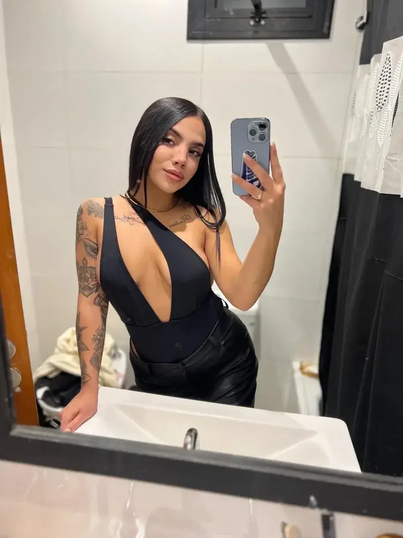 Leak public de Sofia-gourmande — « description de la photo » (nude) sur MYM