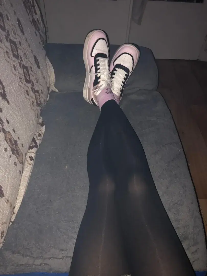 Leak & nude 4 — Lily_feet_8
