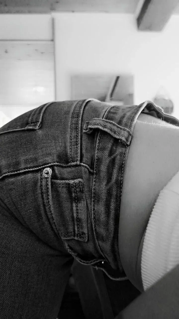 Leak & nude 3 — Feet-underwear