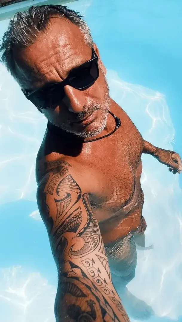Lorenzo_tiamo_ — média 6 | French Modèles