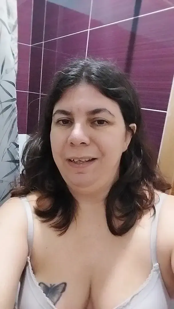 Leak public de Mamanjoue83 — « description de la photo » (nude) sur MYM