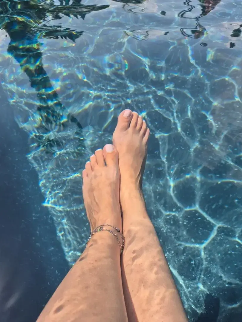 Leak & nude 4 — Etsionparlaitpieds