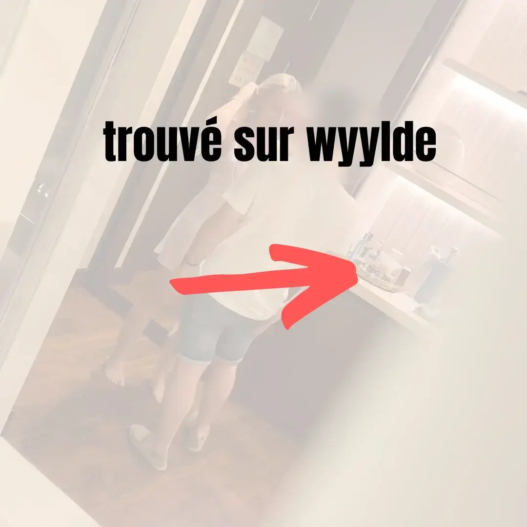 j'ai trouvé un gars sur wyylde et je l'ai invité a mon hotel !!!ce au'il savais pas , c'est que mon mari etait caché et il a tout filmé !!!je t'envoie la video en message privé , uniquement pour mes abonné