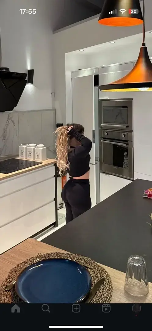 Leak public de Asilejub — « j’adore me regarder dans le miroir … ou le four !!!! » (nude) sur MYM