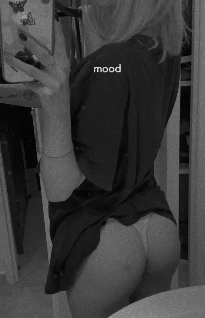 Leak & nude MYM — Cerise_sexy : « Trop de vêtements tu trouves pas? » (MYM)