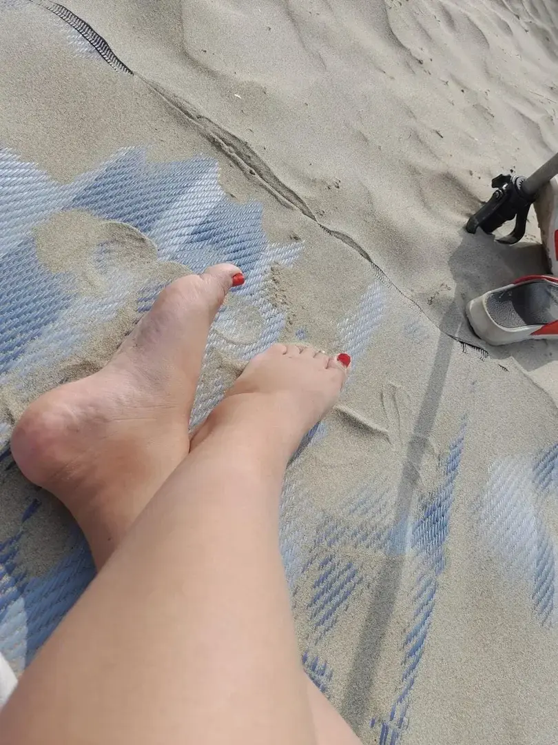 Souvenir de vacances.... la plage, le sable.... aidez moi a y retourner  abonnez vous et dites moi ce que vous désirez 😉