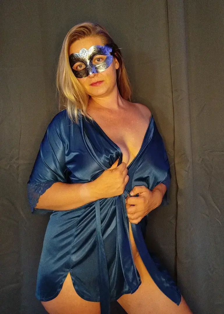 Willst du sehen was sich darunter verbirgt? Komm ins Abo ich zeige es dir 💋