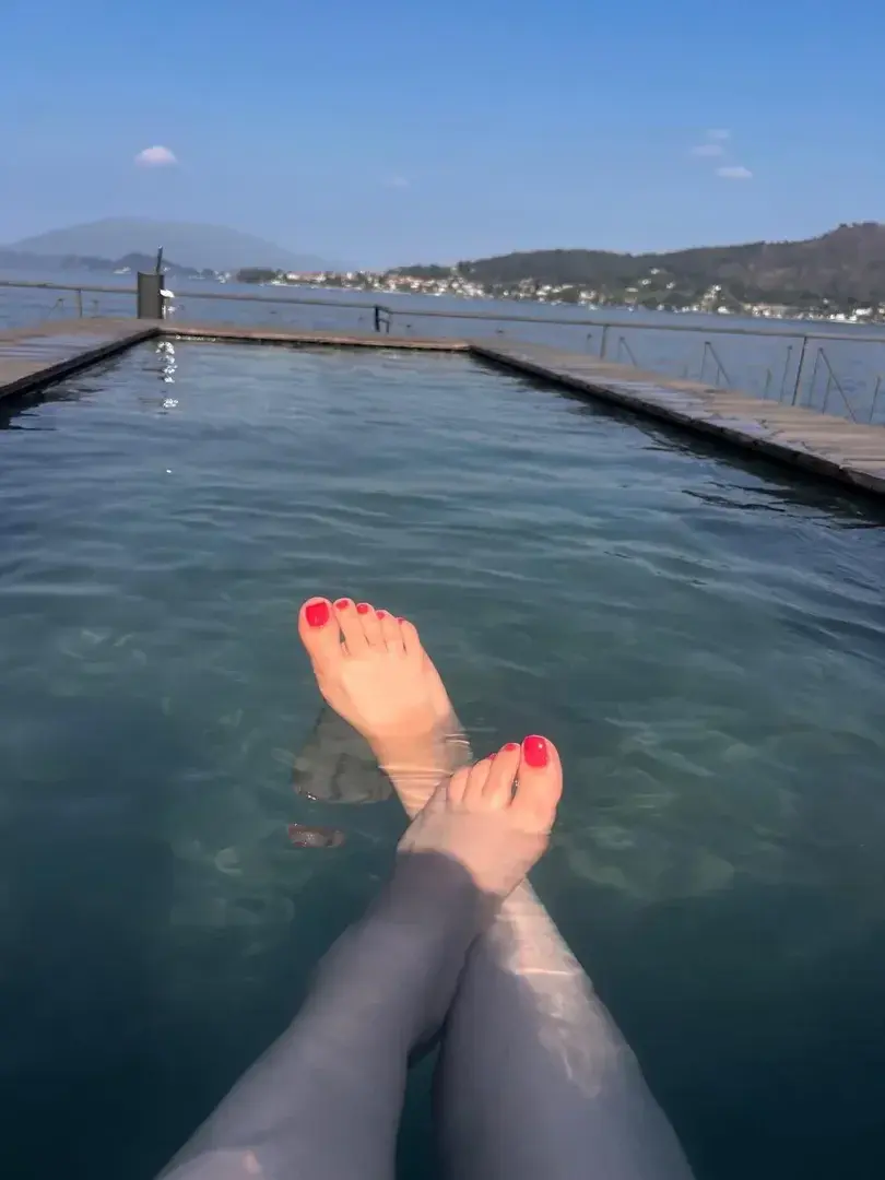 Leak & nude 2 — Piedsdaure