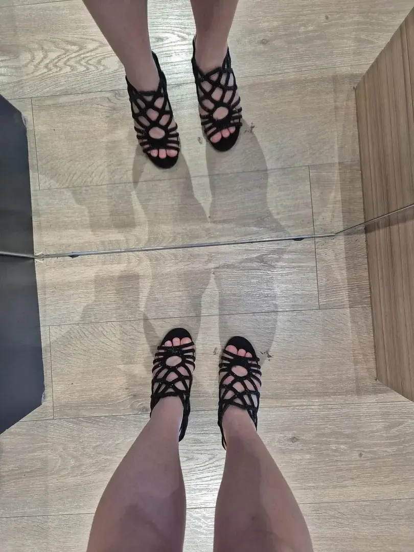 Leak & nude 1 — Feetgirlbaby