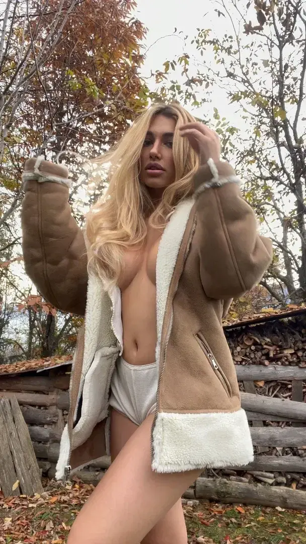 Leak public de Lilygabrieli — « ✅ accès Telegram VIP offert ✅ messagerie 24/7 ✅ nude dans le feed ✅ offre pack de bienvenue » (nude) sur MYM