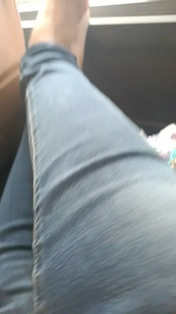 Leak & nude MYM — Jade_emeraud : « J'ai mal aux pieds 🥺😋 » (MYM)