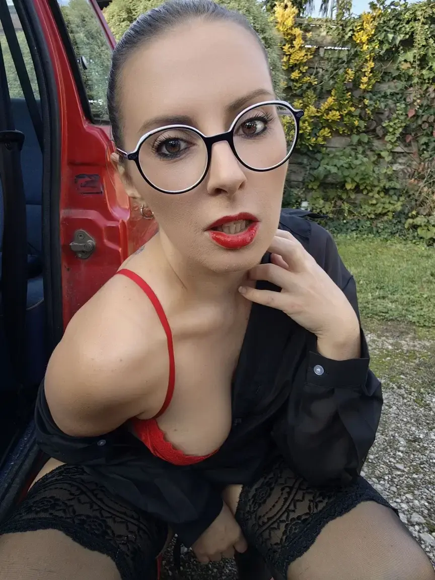 Leak & nude MYM — Jade_emeraud : « Ta petite salope t'attend 🥵🔥 » (MYM)
