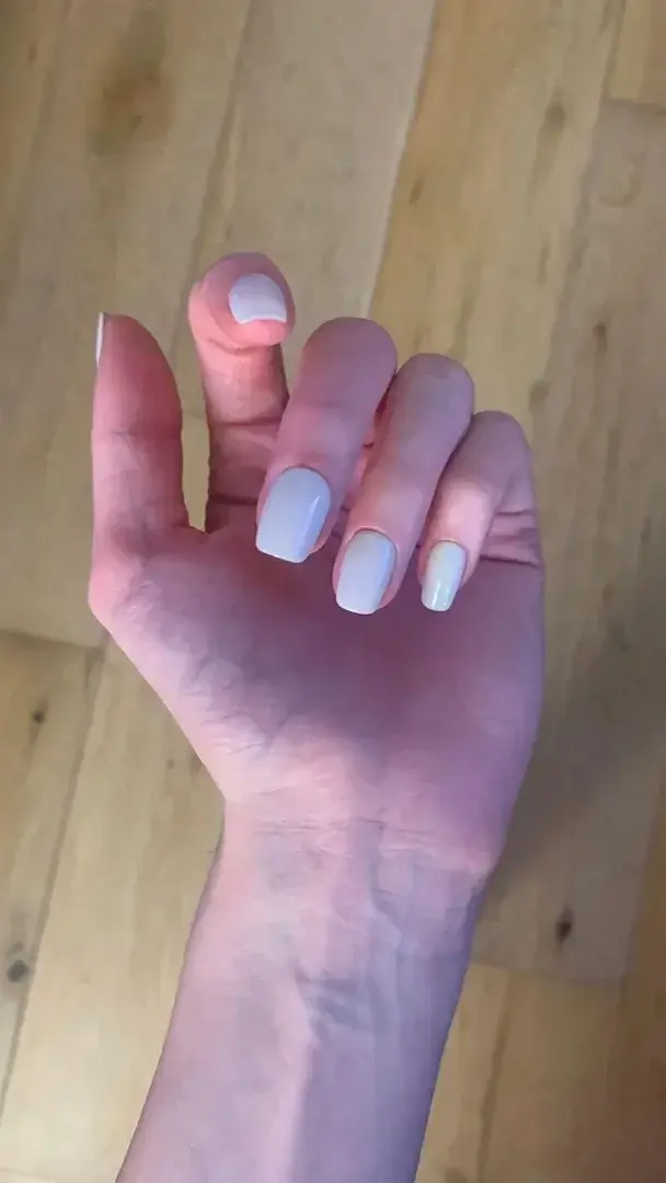 Do you like fake nails? I think they're cute🥰XOXO🌸
