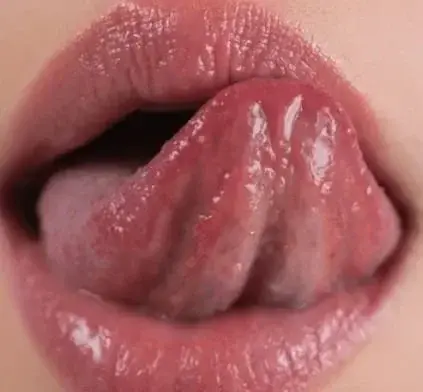 Envie d'échanges hôt  avec une coquine réelle et authentique qui aime satisfaire et répondre à tout tes fantasmes. ??  N'hésites pas 😝 dialogue vidéo photos ou culotte.... J'ai forcément ce qui te fera  plaisir...Forfaits sms enfin dispoSms/jour. 35 e par moisMulti sms / jour 60eDemandez moi