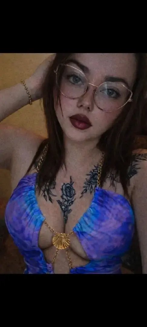 Pour des demandes de contenue via snap n'hésitez pas à m'ajouter 😜😏Snap ; lafille2027