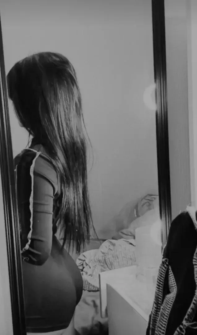 Qui aimerait voir ce qu’il y a sous la robe ? 👀🙈 #MYMfans #MYMcommunity #MYMmodels #MYMcreators #MYMexclusive #MYMnoël