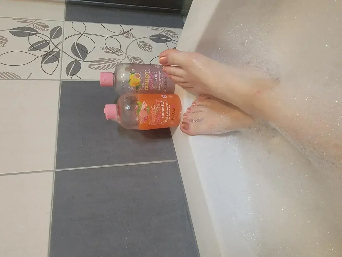 Photo de couverture de 50-nuances-de-pieds