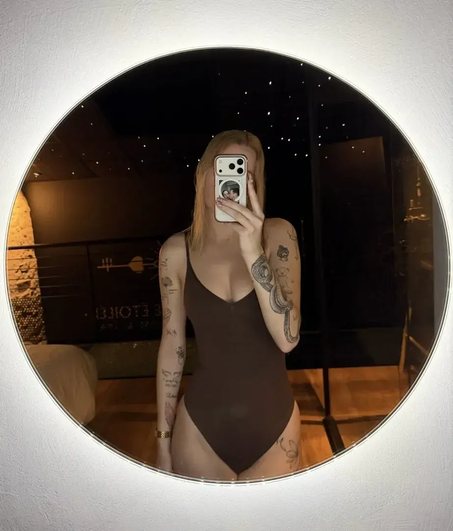 Le miroir ne ment jamais… et aujourd’hui il me trouve plutôt canon 😌✨