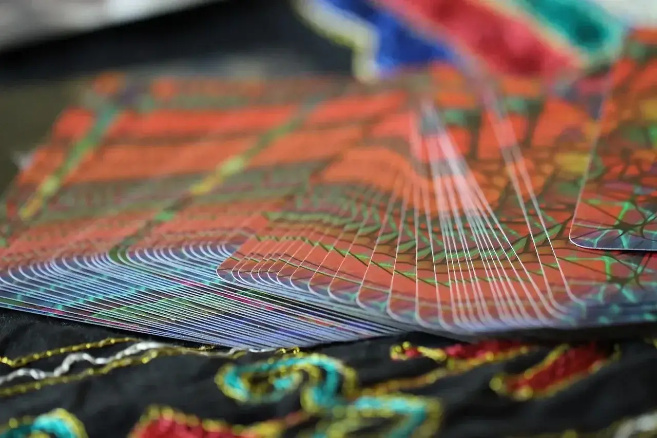 Découvrez le potentiel des Tarots et Oracles - Experts-Voyance.com