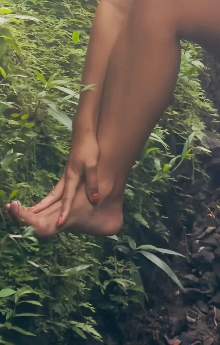 Leak & nude 1 — Piedestal
