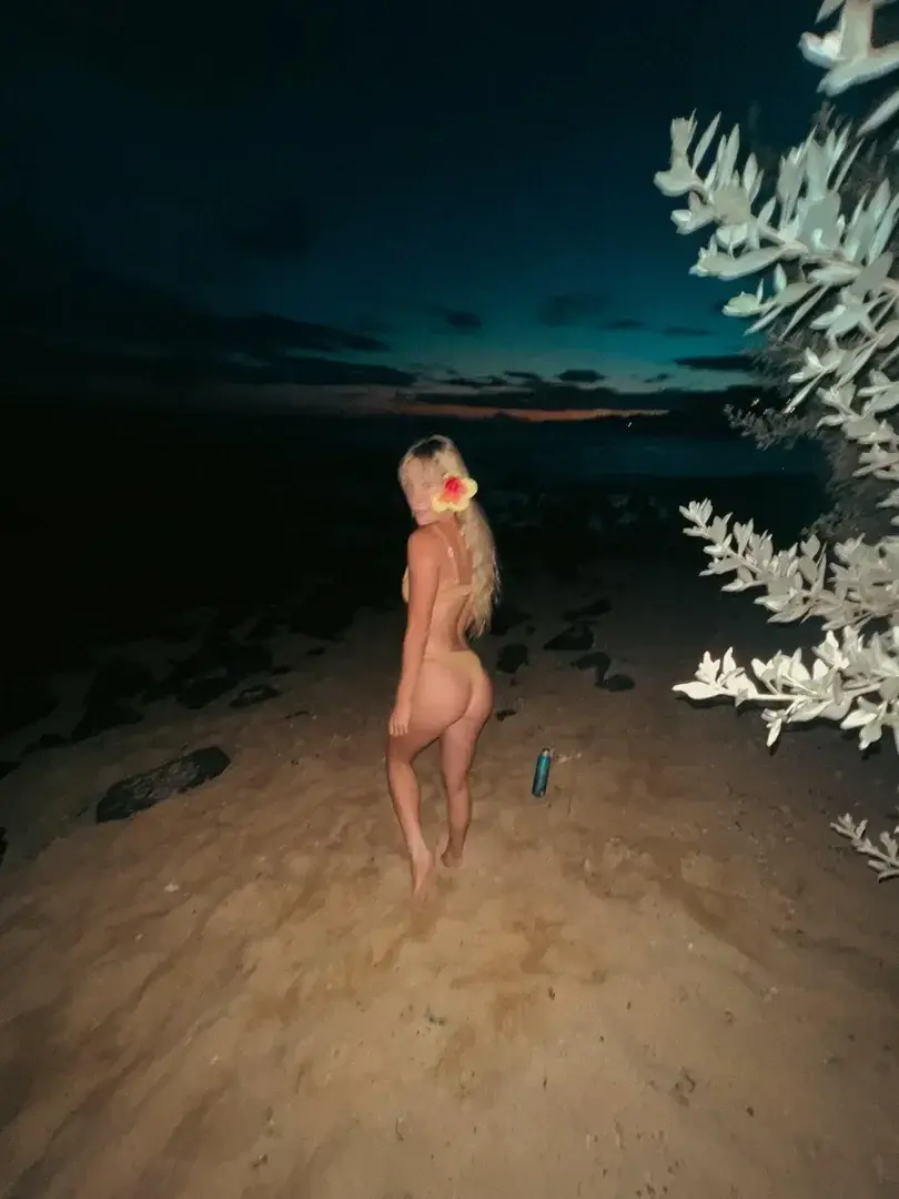 Leak & nude 3 — Bellablondie